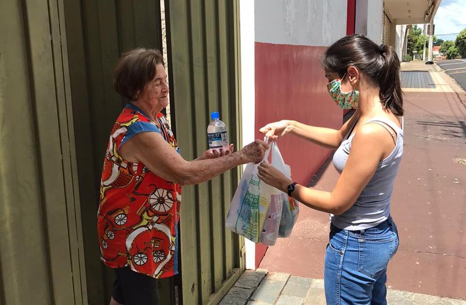 Foto | Idosos da Paróquia N. Sra. Aparecida de Olímpia contam com ajuda da comunidade em tempos de quarentena