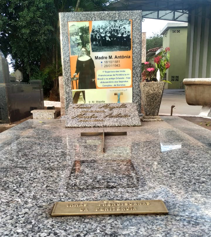 Túmulo de Madre Antônia recebeu uma placa com sua identificação