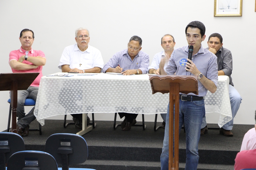 Foto | Guilherme Ávila apresenta se plano de governo para ser reeleito prefeito de Barretos em evento da Pastoral Fé e Política